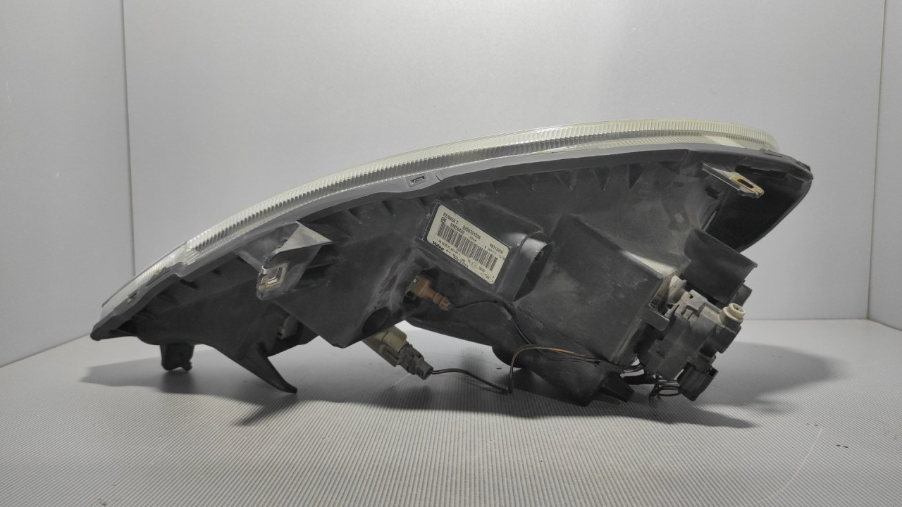 DIJELOVI FAR RENAULT TRAFIC > 07-14 8200701356
