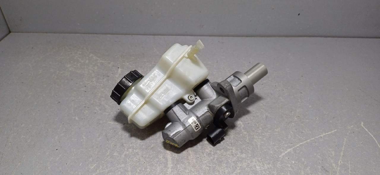 GLAVNI KOCIONI CILINDAR VW POLO > 09-14 6R2611019B