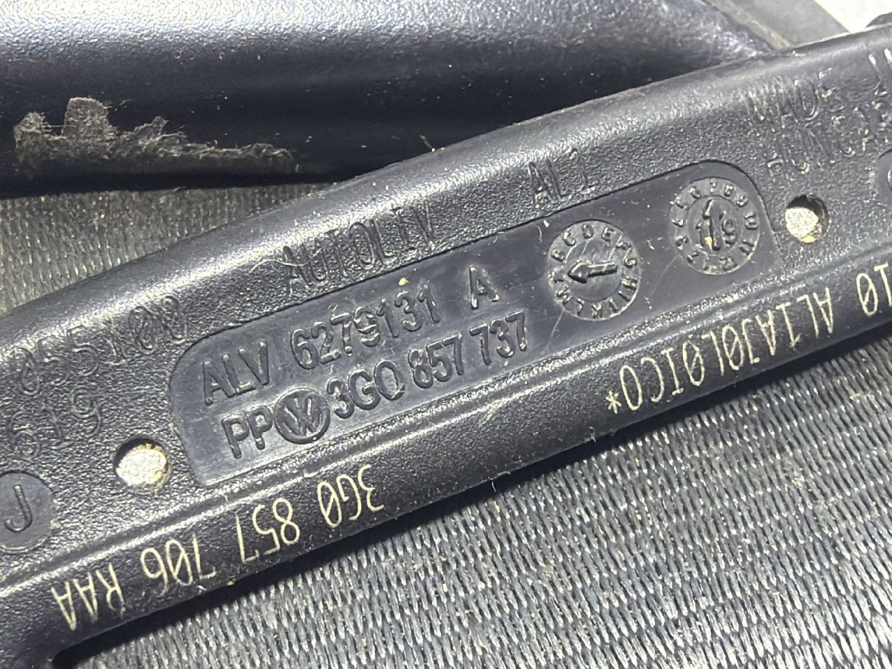 DIJELOVI POJAS VW PASSAT B8 > 19 - 3G0857737