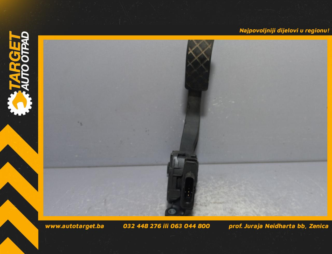 PAPUCICA GASA AUDI A4 (B8) > 12-15 8K1723523A