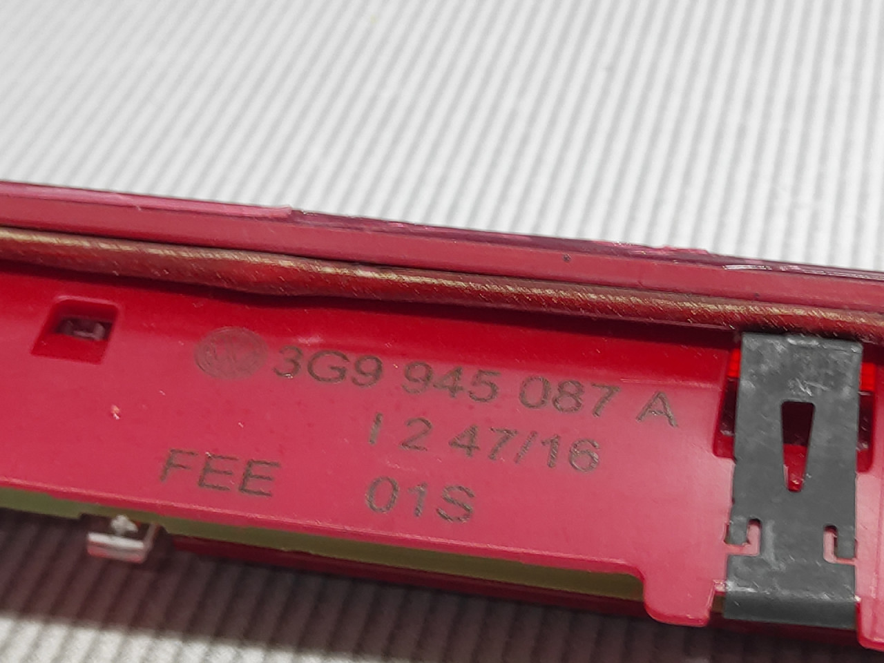 TRECE STOP SVJETLO VW PASSAT B8 > 14- 3G9945087A