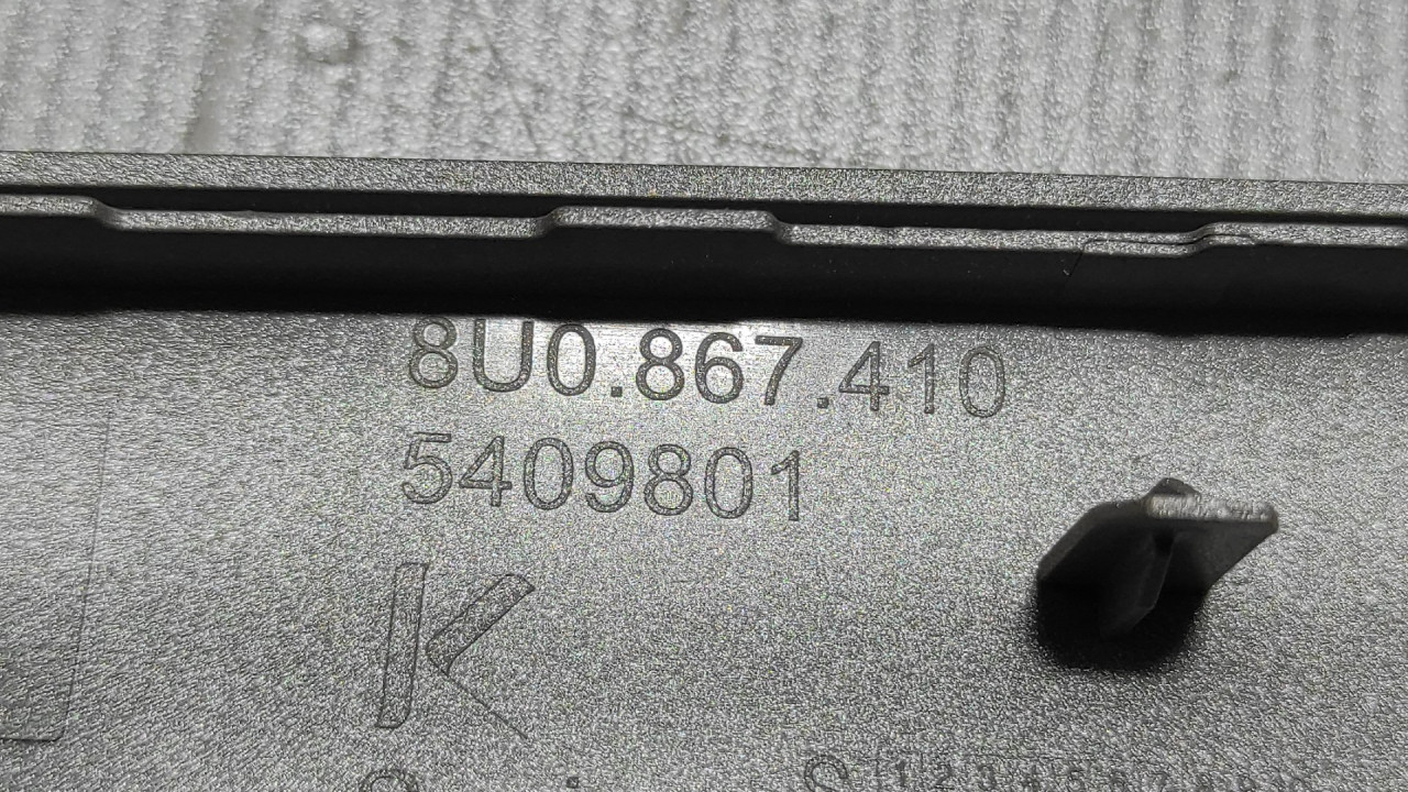 DIJELOVI LAJSNA AUDI Q3 > 18- 8U0867410