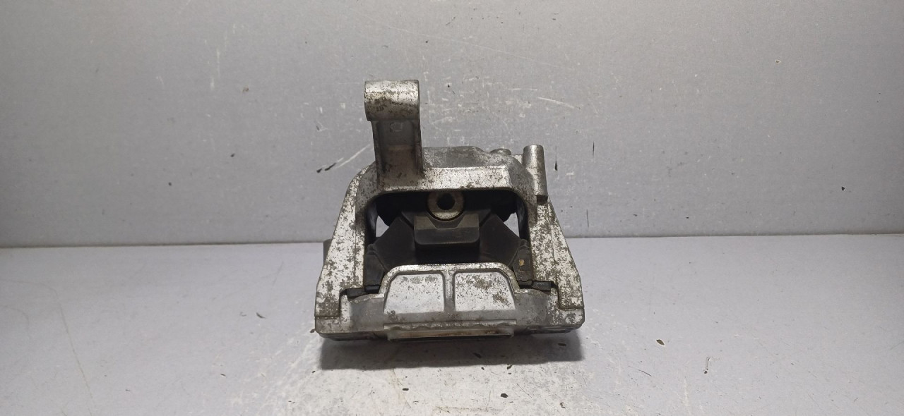 DIJELOVI NOSAC MOTORA VW SHARAN > 10- 5N0199262F