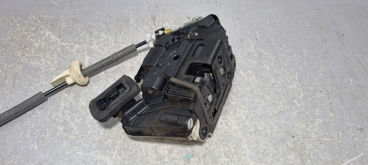 DIJELOVI BRAVA VRATA VW POLO > 09-14 5K2837015D