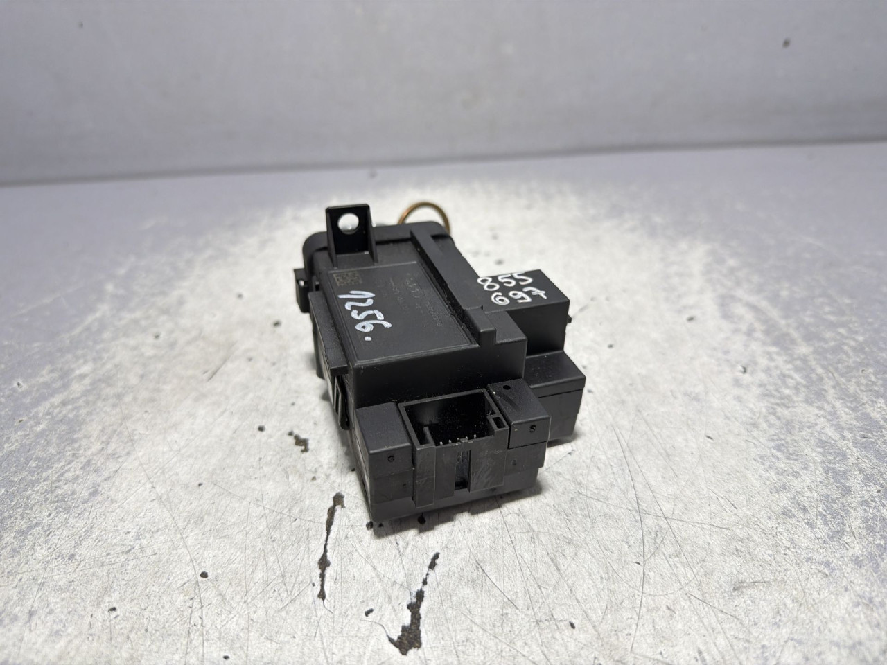 BRAVA PALJENJA AUDI A5 (8T3/8F7) COUPE > 07-11 8K0909131