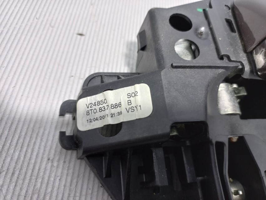 DIJELOVI RUCKA VRATA AUDI Q5 > 12-16 8T0837886B