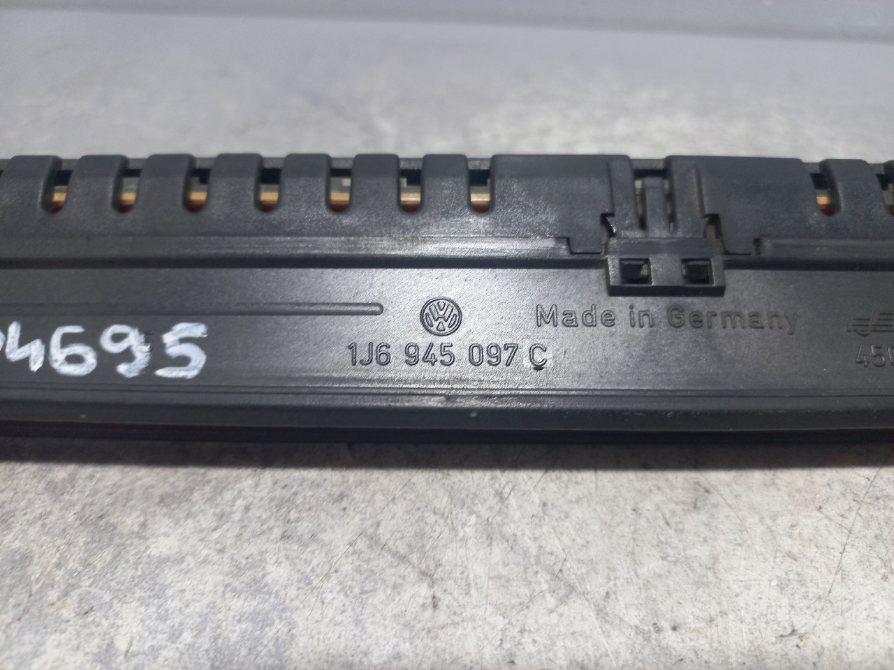 DIJELOVI TRECE STOP SVJETLO VW GOLF 4 > 97-03 1J6945097C