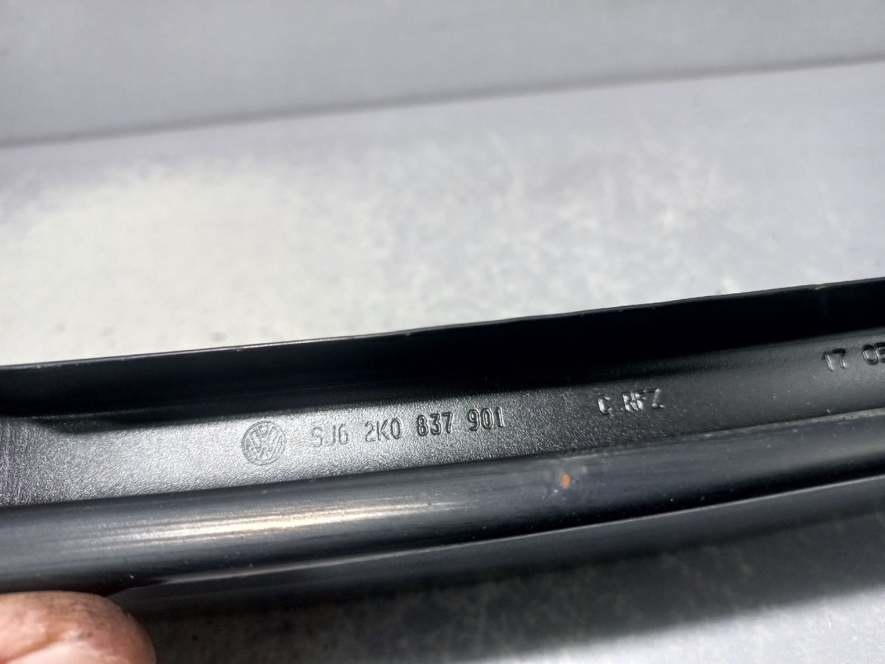 DIJELOVI LAJSNA VW CADDY > 03-10 2K0837901
