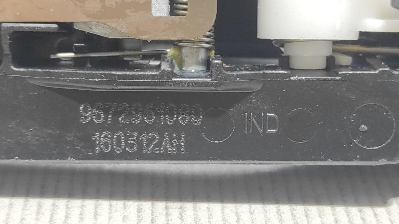 RUCKA VRATA PEUGEOT 208 > 12-15 9672961080