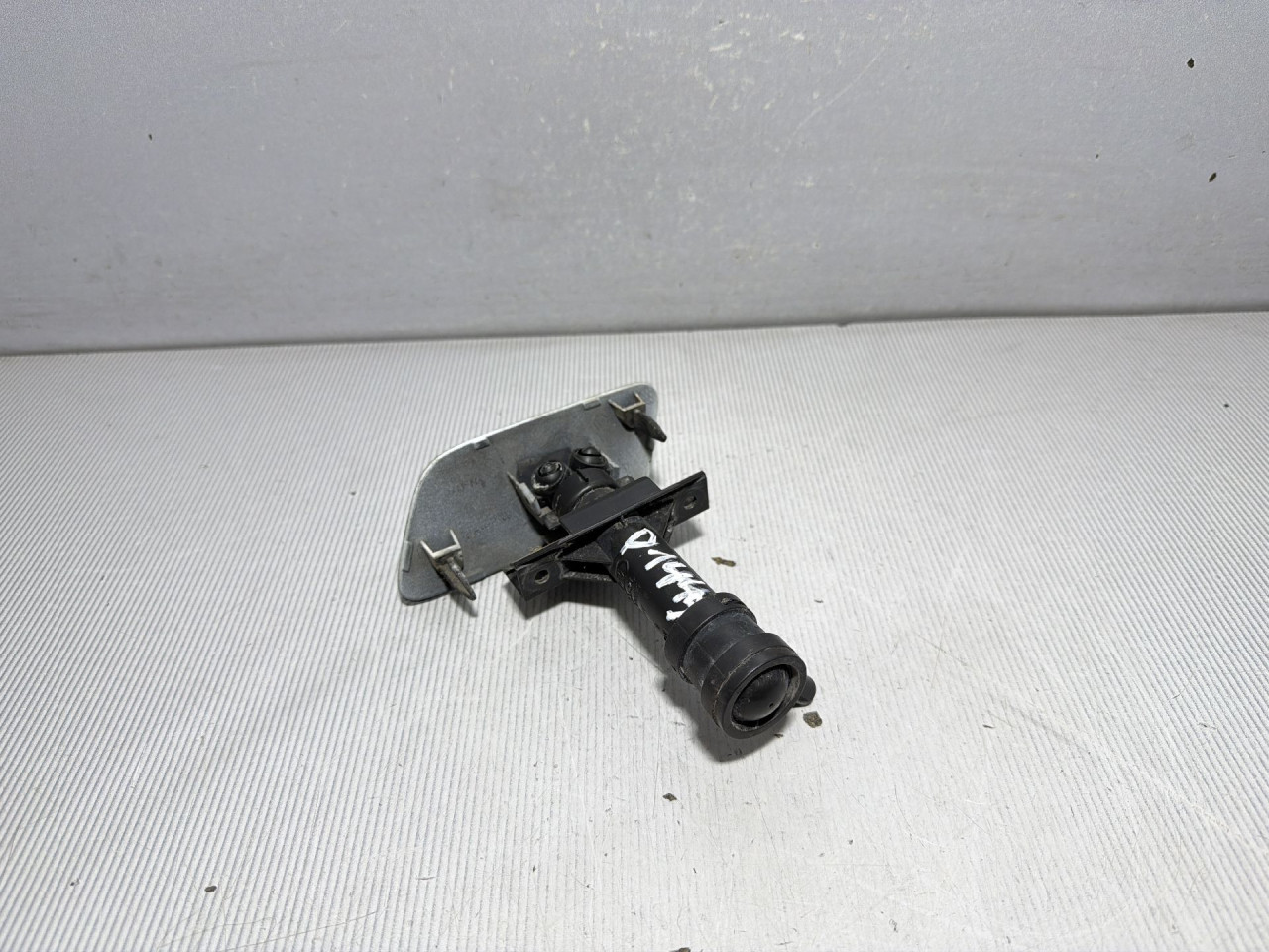 DIJELOVI PRSKALICA ZA FAROVE AUDI Q3 > 11-15 2.0 8U0955102B