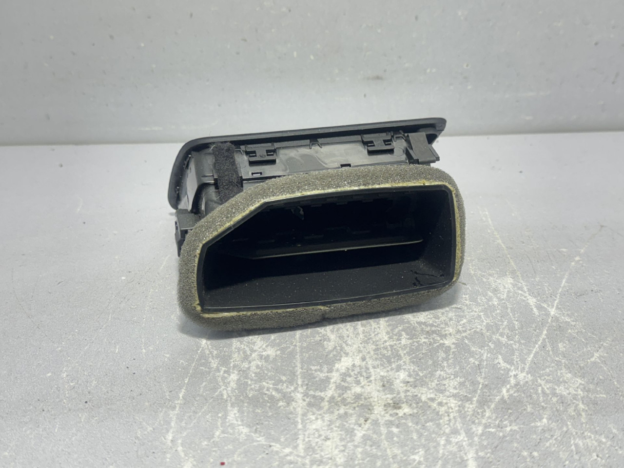 DIJELOVI RESETKA VENTILACIJE VW PASSAT CC > 12-17 3AB819702A