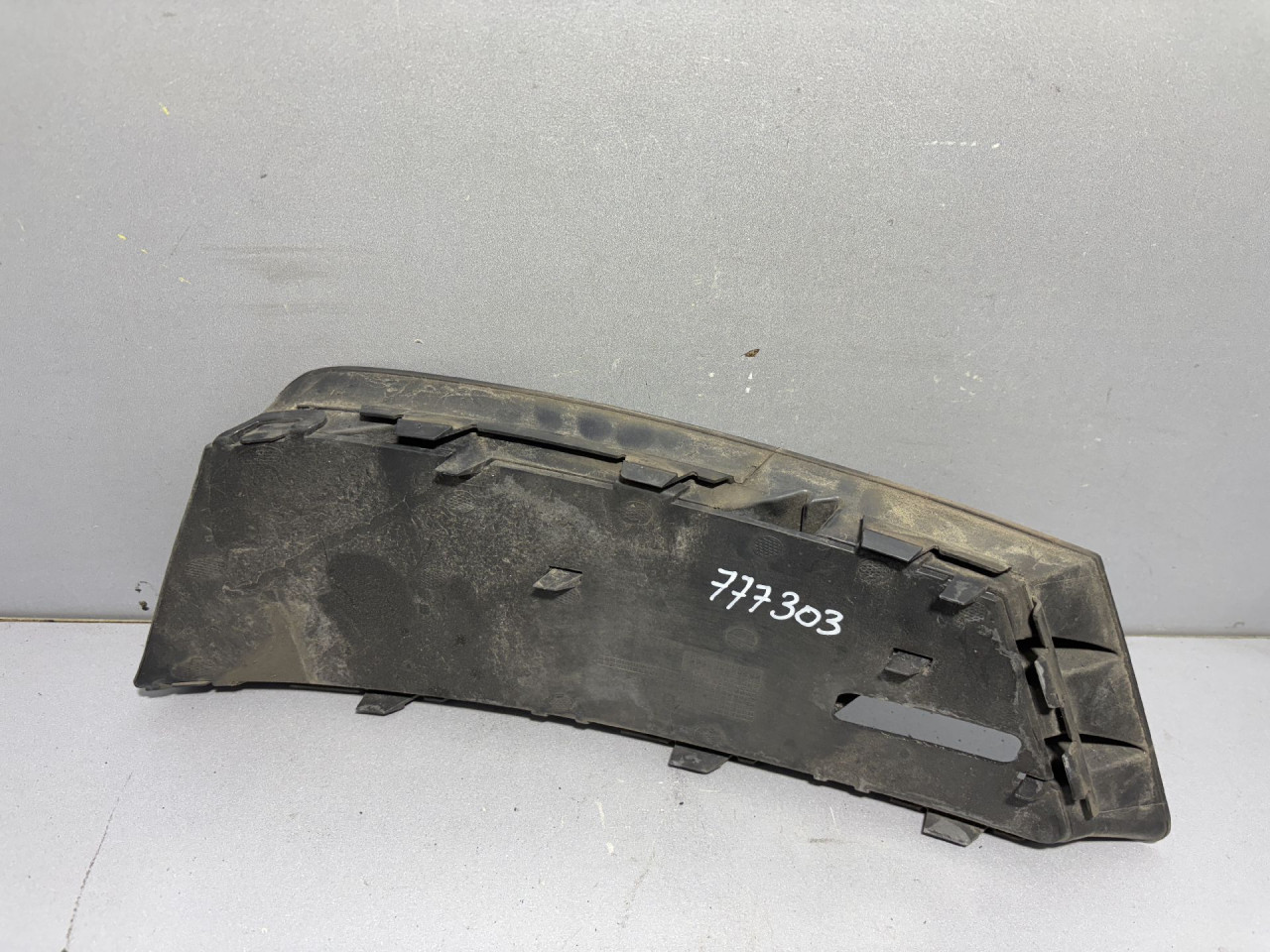 PLASTIKA BRANIKA AUDI A4 (B9) > 15-18 8W0807681R