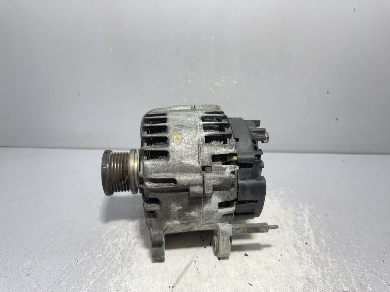 DIJELOVI ALTERNATOR VW CRAFTER > 17- 2.0 03L903024L