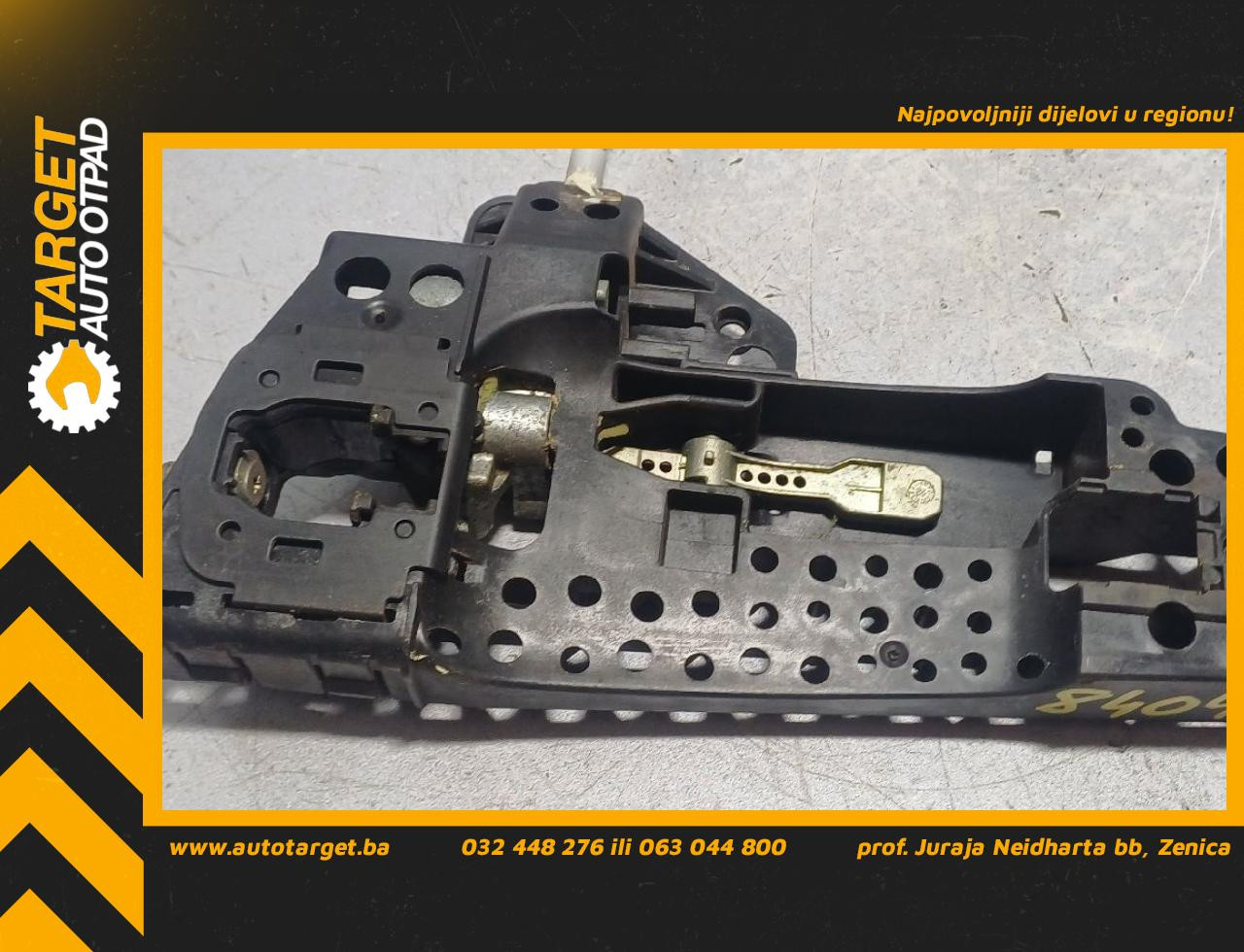 DIJELOVI RUCKA VRATA AUDI Q5 > 08-11 8T0837885A