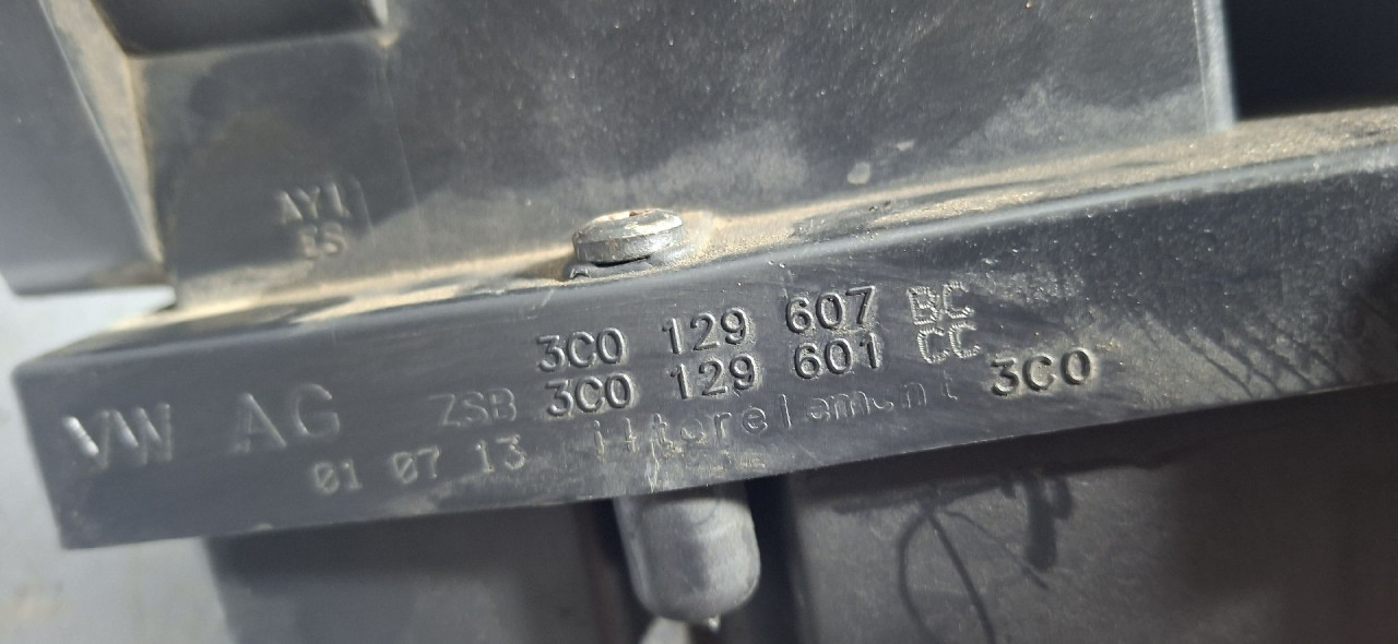 DIJELOVI KUCISTE FILTERA ZRAKA AUDI Q3 > 11-15 2.0 3C0129607BC
