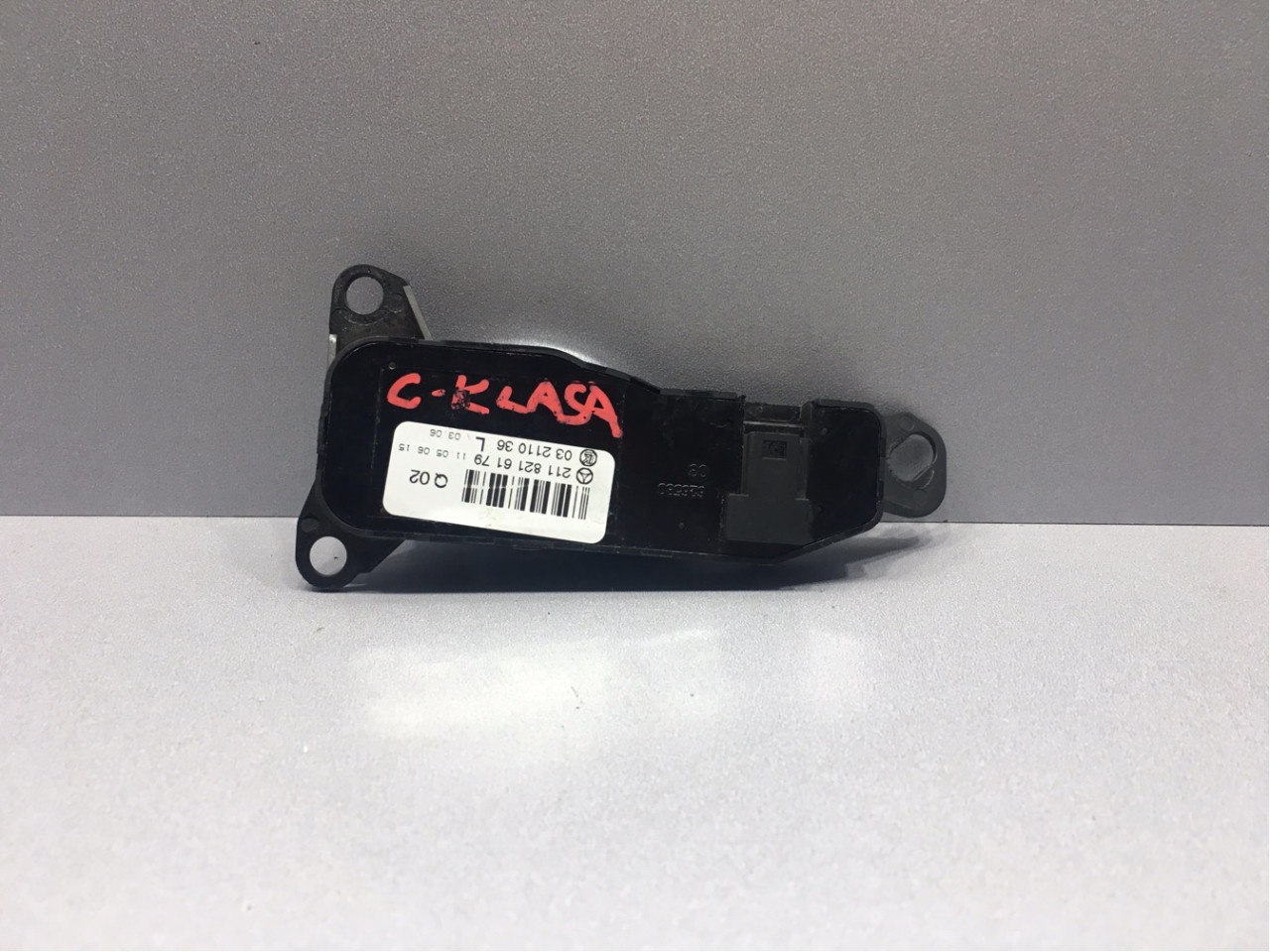 DIJELOVI PREKIDAC MERCEDES CLS > 04-11 2118216179
