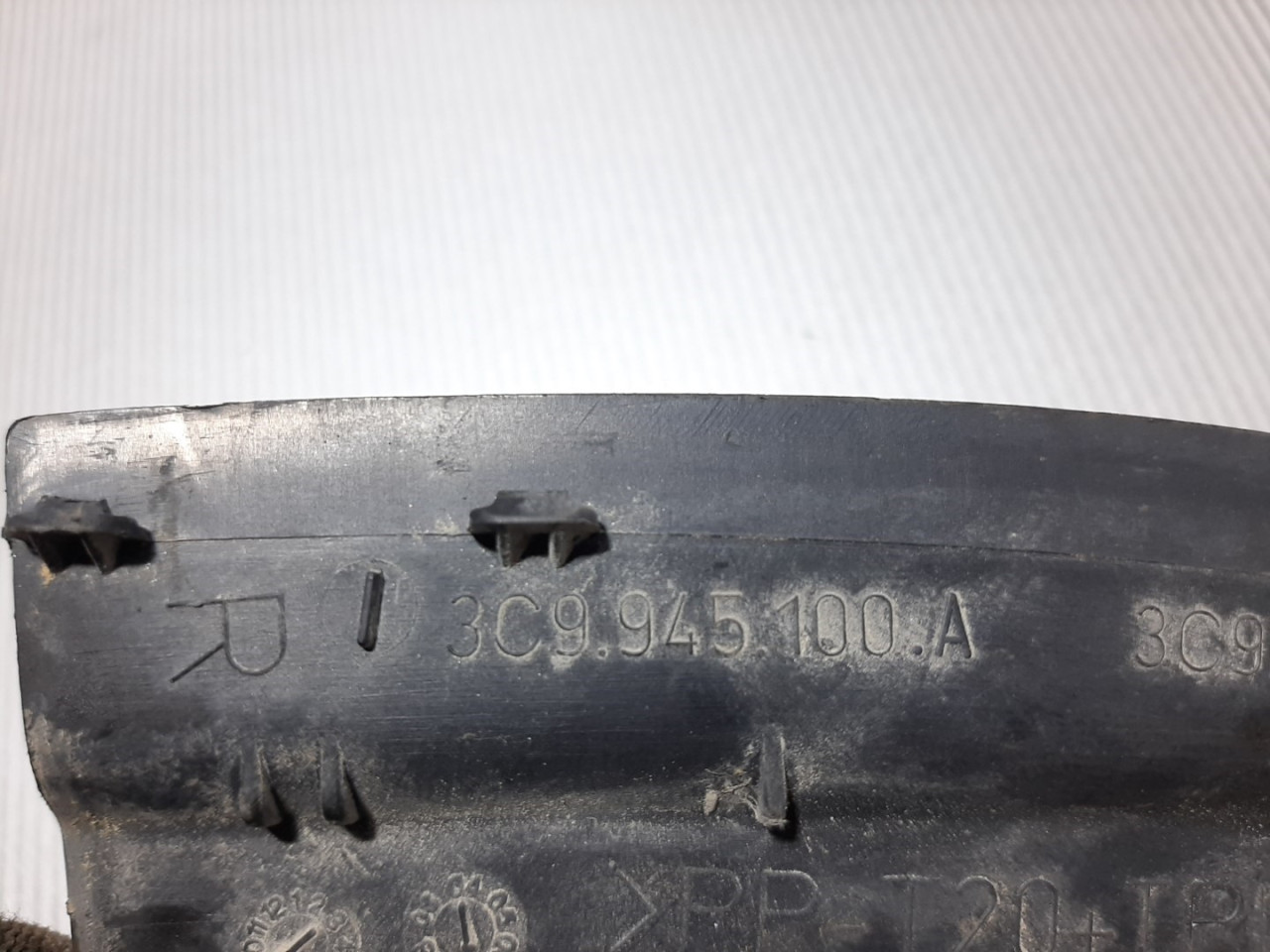 PLASTIKA BRANIKA VW PASSAT B6 > 05-10 3C9945100A