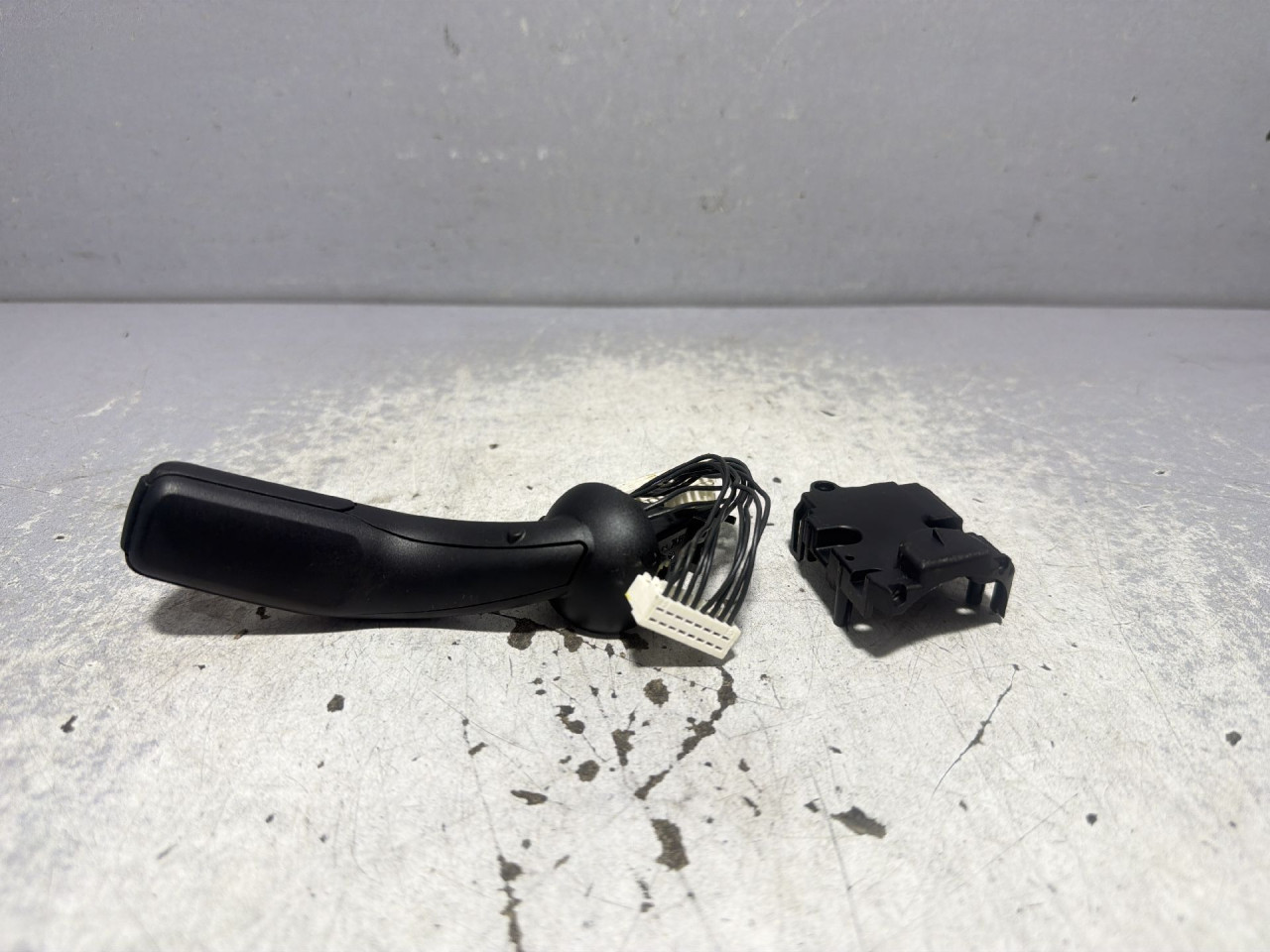 DIJELOVI RUCICA VOLANA AUDI Q5 > 08-11