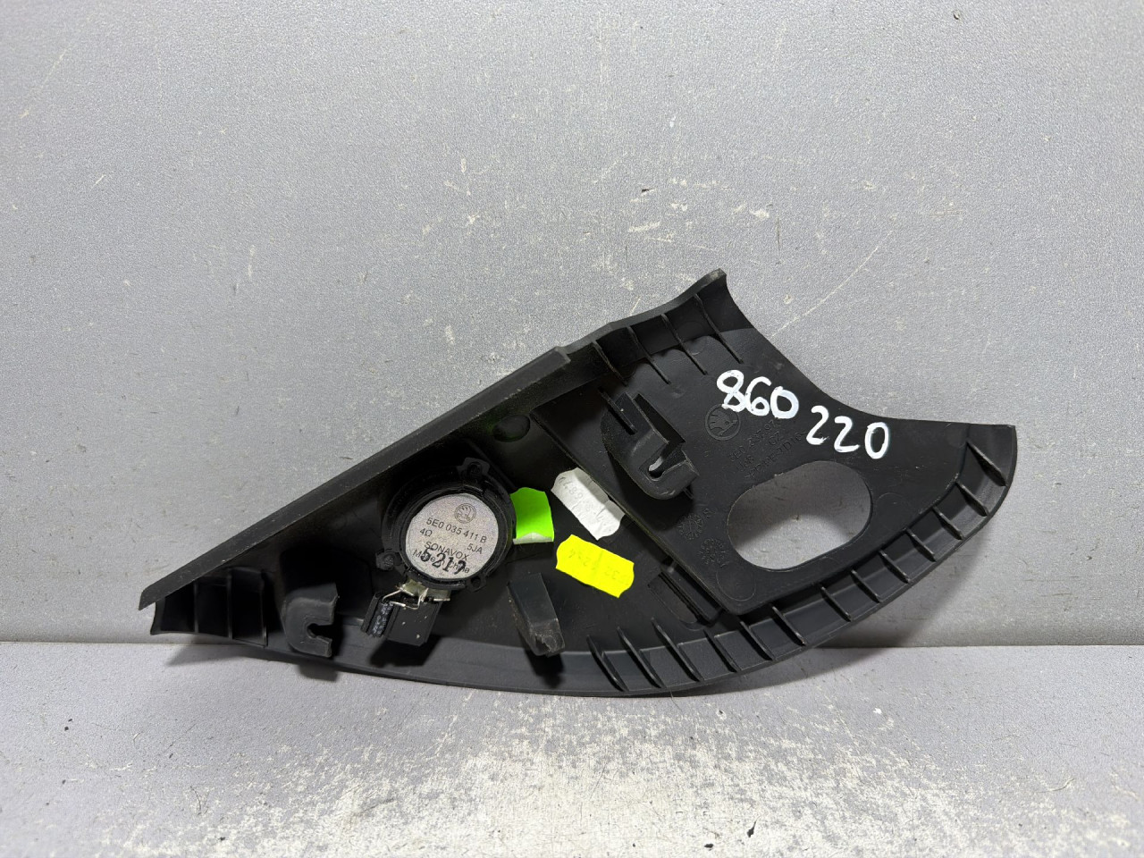 DIJELOVI ZVUCNIK SKODA OCTAVIA > 13-16 2.0 5E0035411B