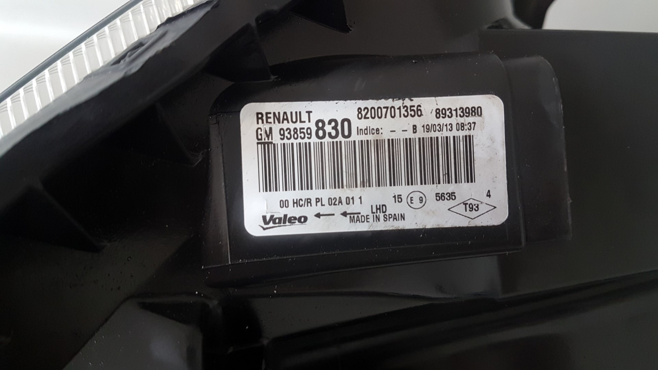 DIJELOVI FAR RENAULT TRAFIC > 07-14 8200701356