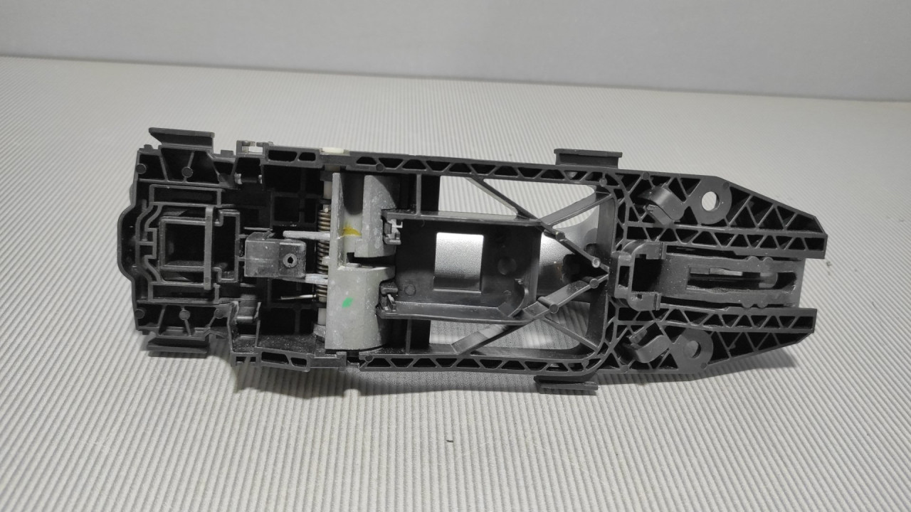 DIJELOVI RUCKA VRATA VW TOUAREG > 11-14 5N0839885H