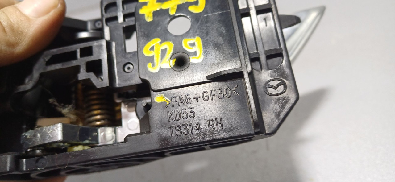 UNUTRASNJA RUCKA VRATA MAZDA CX5 > 12-15 KD53T8314