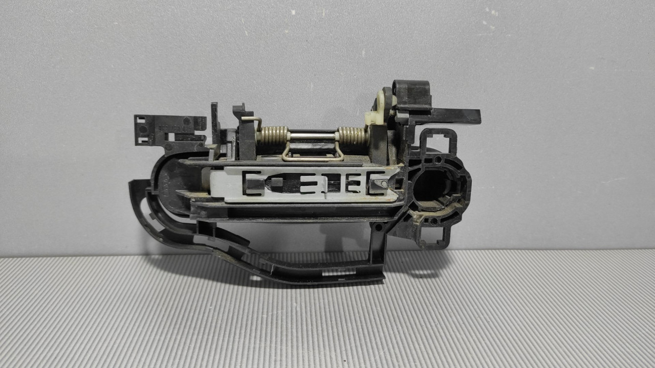 DIJELOVI RUCKA VRATA AUDI A6 > 08-11 4F0837886