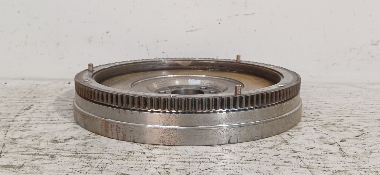 DIJELOVI ZAMAJAC SKODA OCTAVIA > 13-16 04L105273