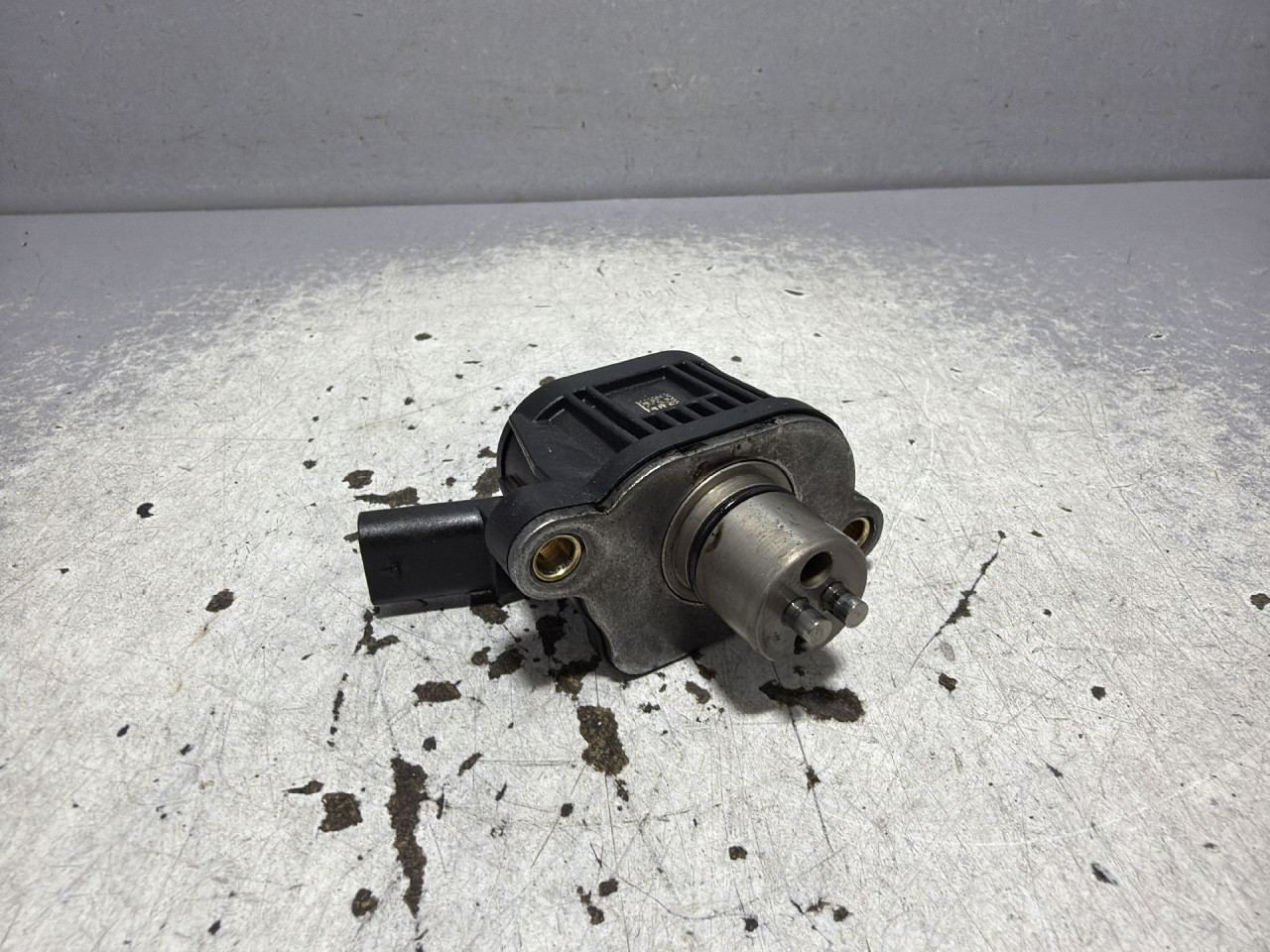 DIJELOVI ELEKTRO MAGNETNI VENTIL VW GOLF 8 > 19- 1.5 04E906048A