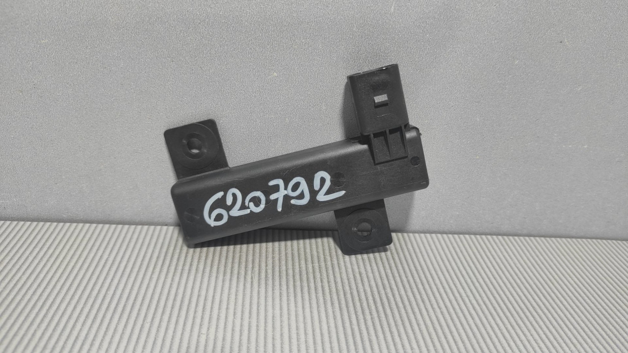 DIJELOVI ANTENA VW TOUAREG > 02-06 3D0909133E