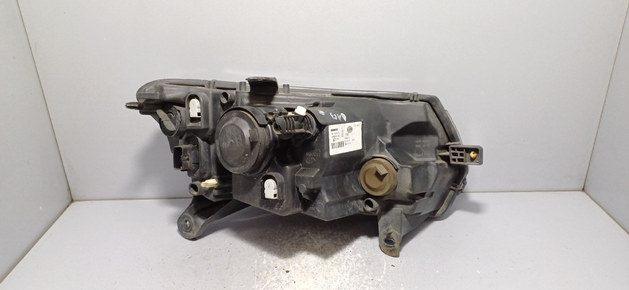 DIJELOVI FAR DACIA LOGAN > 13-16 260604111R
