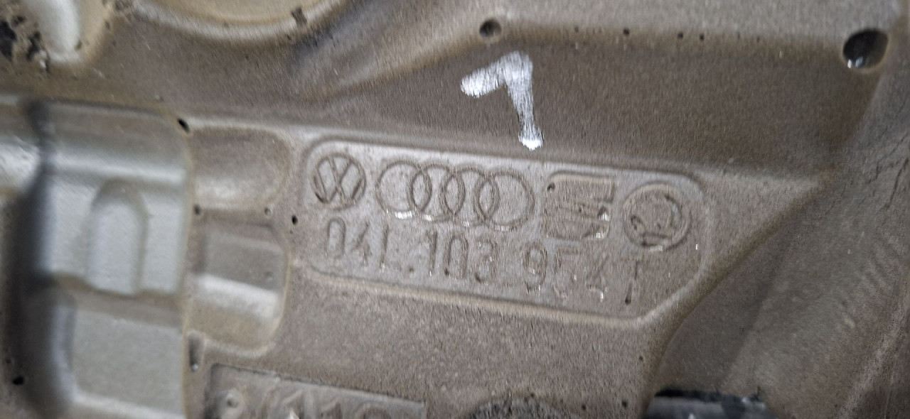 DIJELOVI POKLOPAC MOTORA VW PASSAT B8 > 14-19 2.0 04L103954T