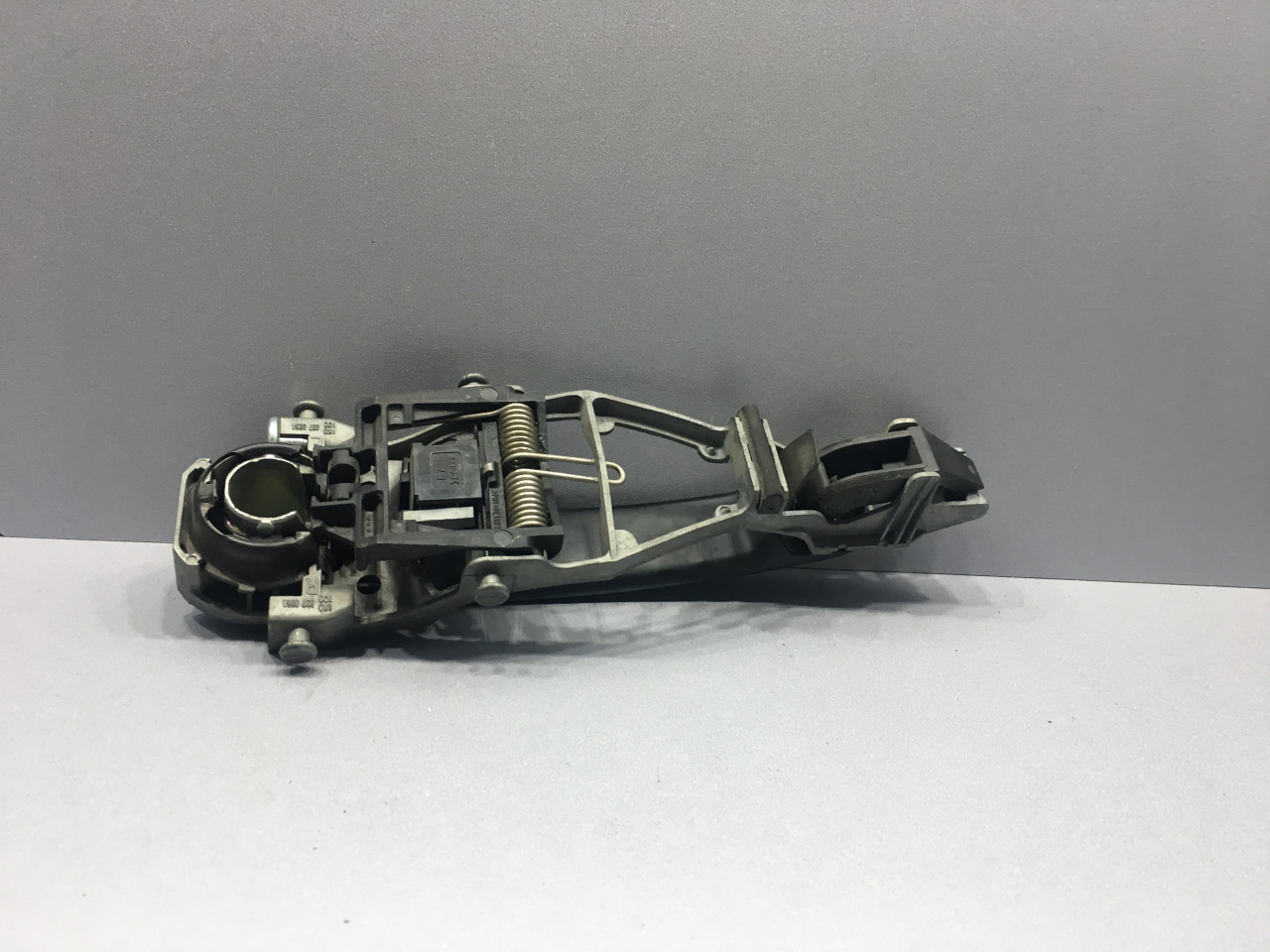 DIJELOVI RUCKA VRATA VW GOLF 5 > 03-08 1K0837886A