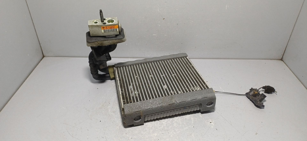 DIJELOVI MALI HLADNJAK FORD FOCUS > 15-18