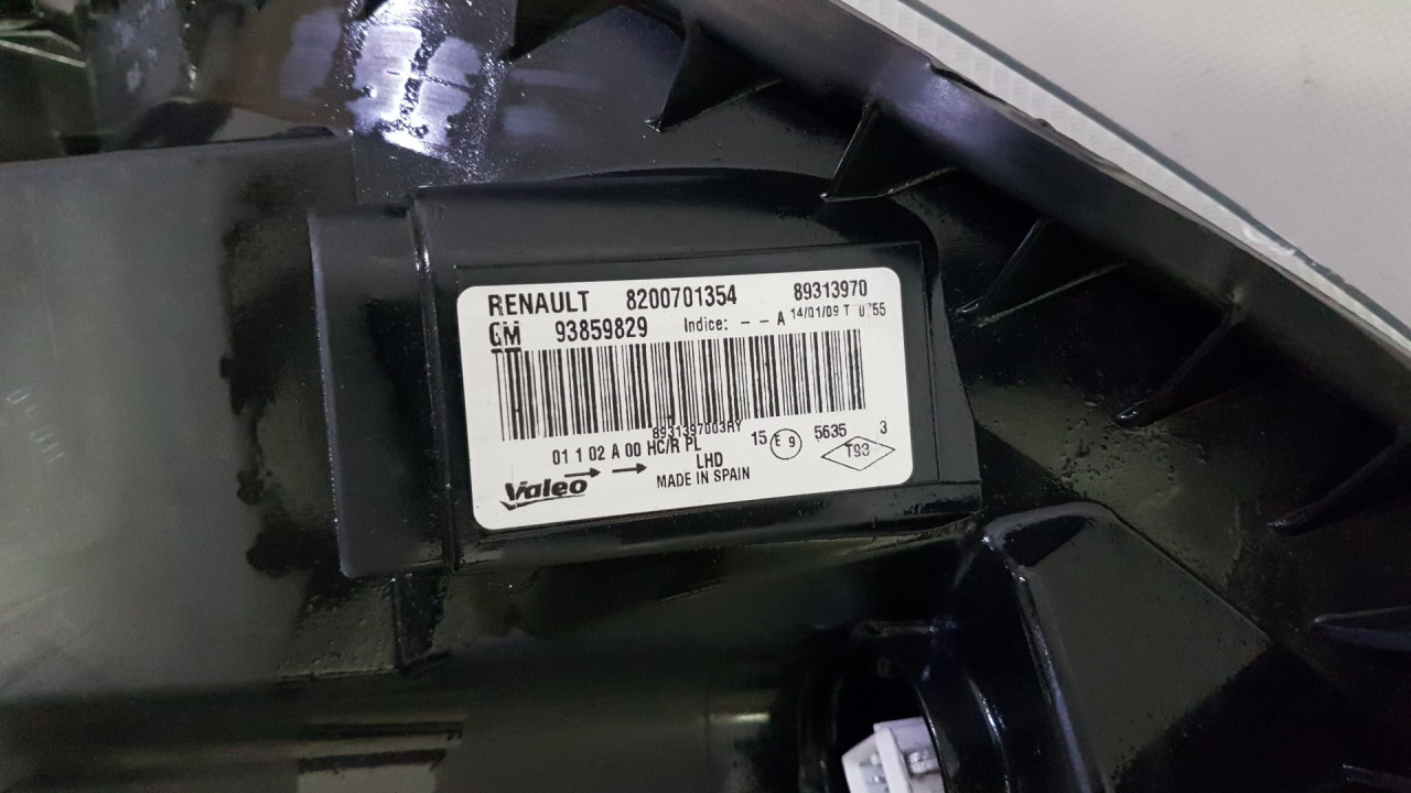 DIJELOVI FAR RENAULT TRAFIC > 07-14 8200701354
