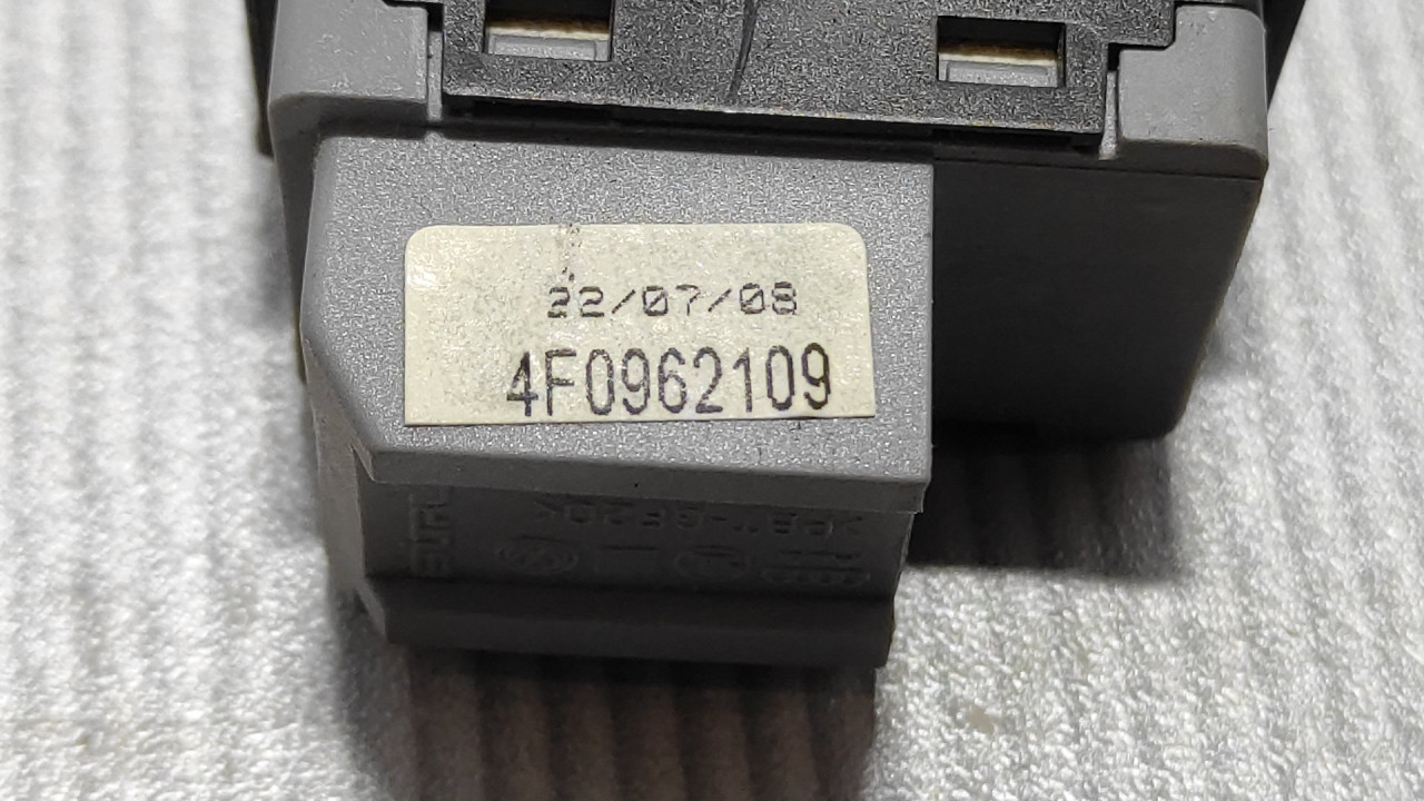 DIJELOVI PREKIDAC AUDI A6 > 01-04 4F0962109
