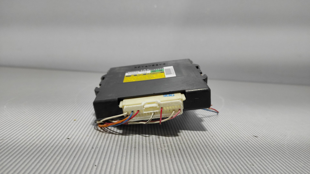 ELEKTRONIKA MODUL TOYOTA RAV 4 > 10-13 8963042040
