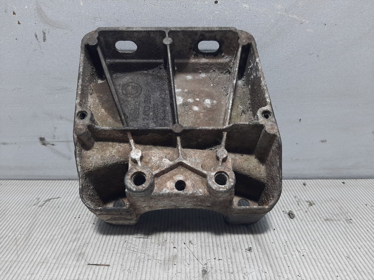 NOSAC MOTORA BMW SERIJA 5 (E60N/E61N) > 07-10 516170105