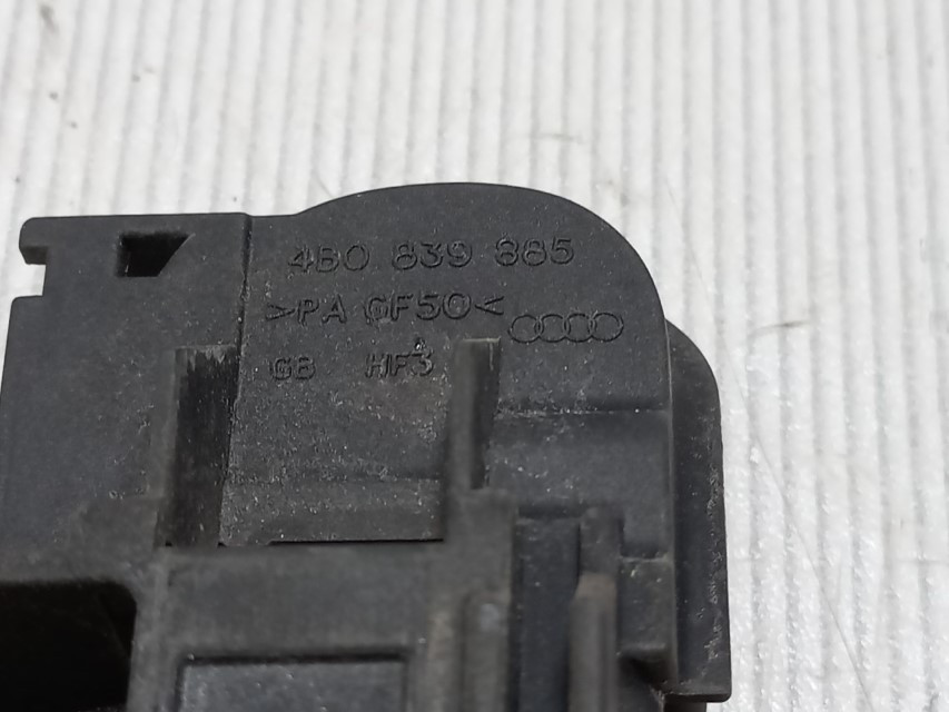 DIJELOVI RUCKA VRATA AUDI A4 (B6) > 00-04 4B0839885