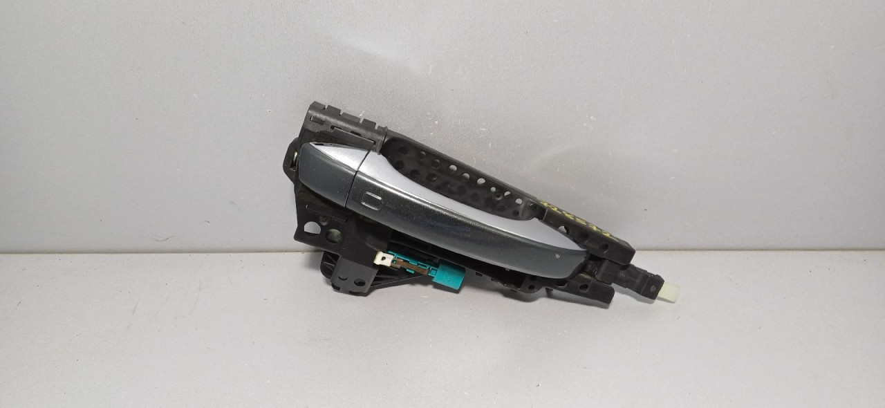 DIJELOVI RUCKA VRATA AUDI A6 4G > 14-18 4H0837886