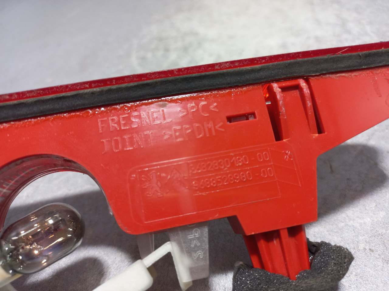 TRECE STOP SVJETLO PEUGEOT PARTNER > 15-18 9682830180
