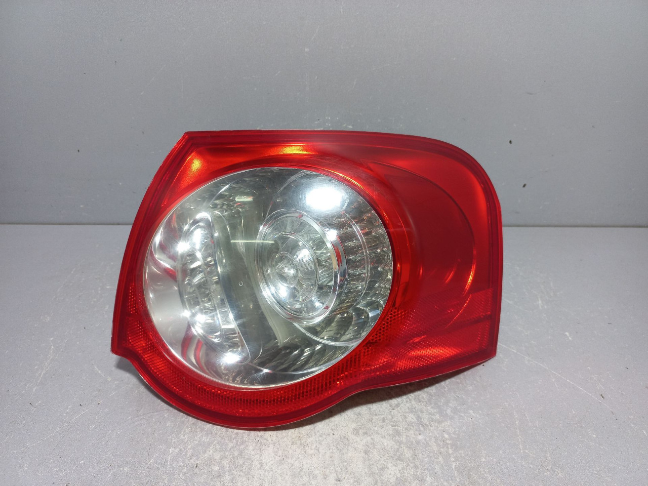 STOP SVJETLO VW PASSAT B6 > 05-10 3C9945096N