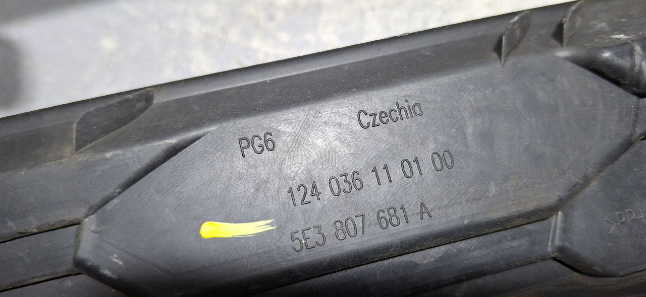 DIJELOVI RESETKA BRANIKA SKODA OCTAVIA > 19- 1.0 5E3807681A