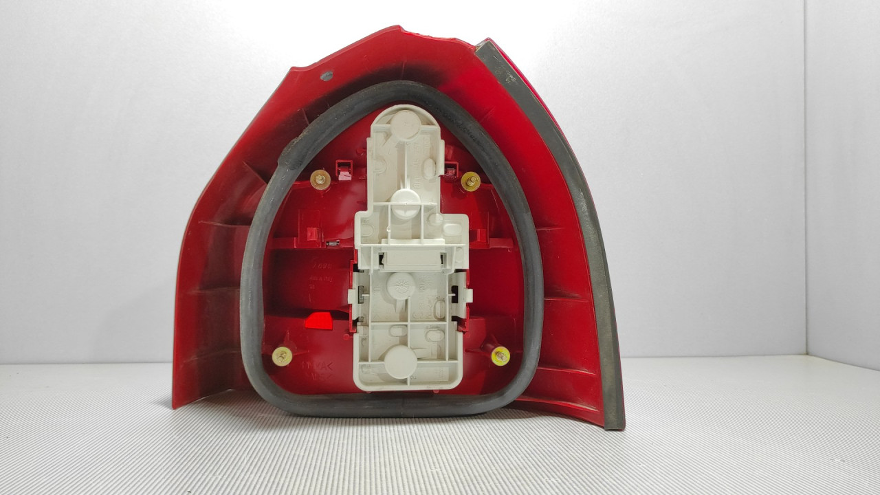 DIJELOVI STOP SVJETLO AUDI A3 > 96-03 8L0945095A