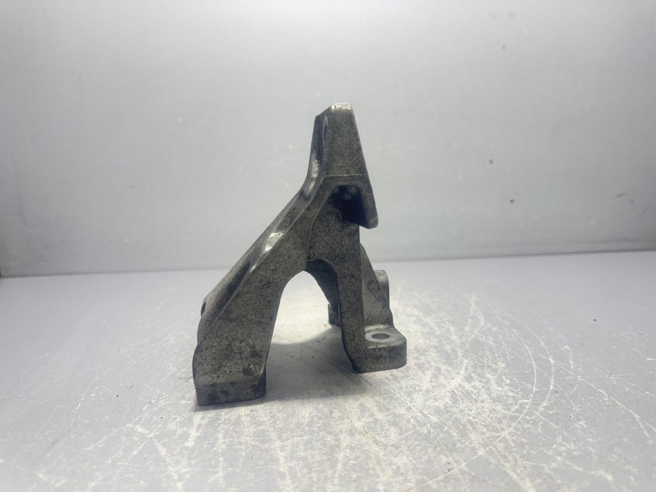DIJELOVI NOSAC MOTORA JAGUAR XE (X760) > 15 -  2.0 GX736037FA