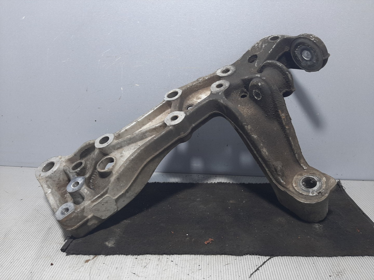 DIJELOVI NOSAC LAFETE VW CADDY > 03-10 1K0199295F