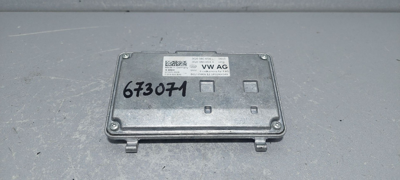 DIJELOVI KAMERA VW T-ROC > 17- 3Q0980654L