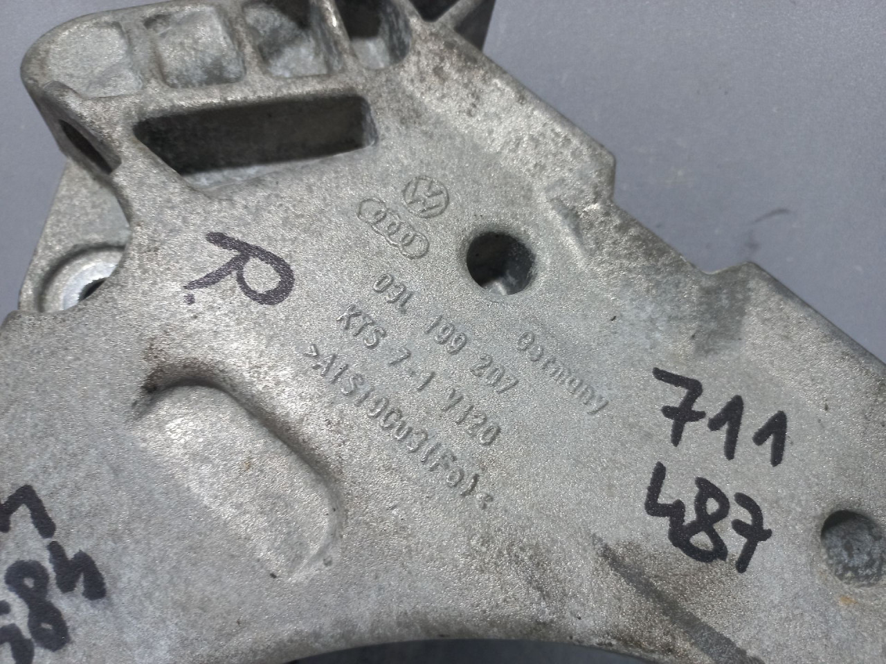 DIJELOVI NOSAC MOTORA VW TIGUAN > 07-11 03L199207