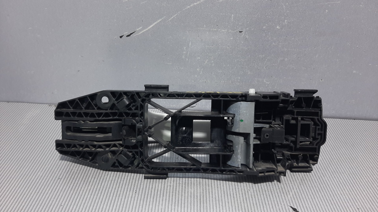 DIJELOVI RUCKA VRATA VW GOLF 6 > 08-12 5N0839885H