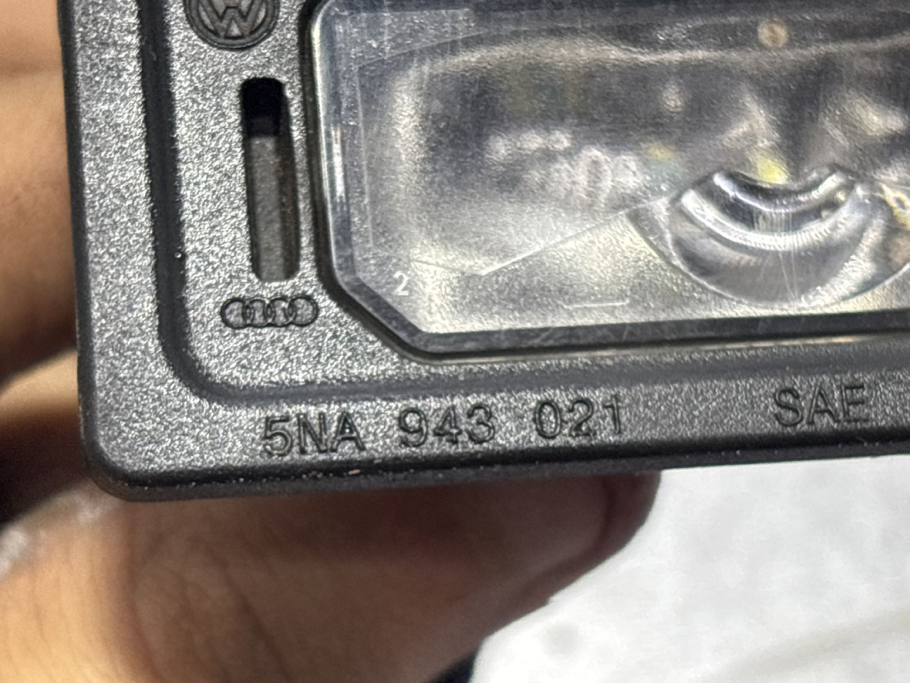 DIJELOVI RASVJETA TABLICA VW TIGUAN > 11-15 5NA943021